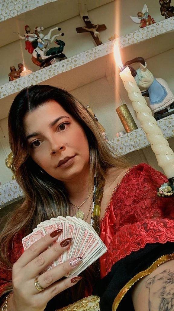 Taróloga Anastasia em atendimento espiritual